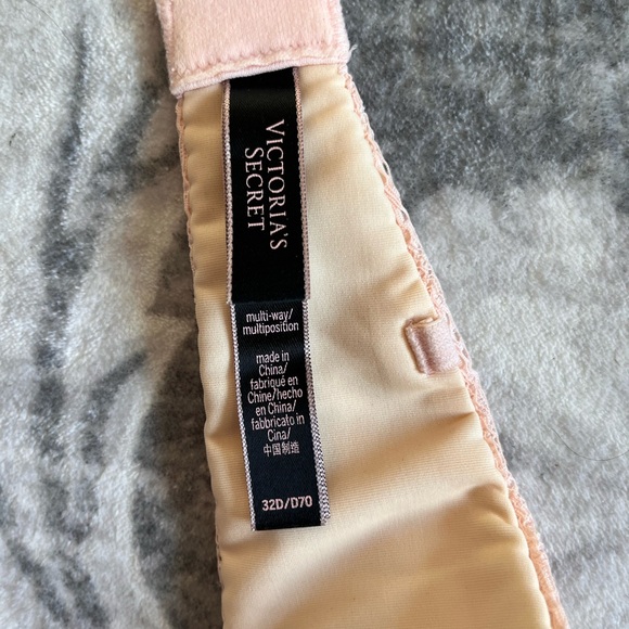 Victoria's Secret Blush Lace Bra - Picture 3 of 6